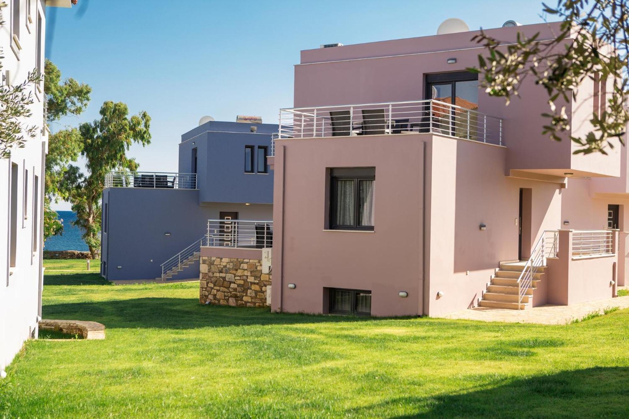 Blue Waves Luxury Suites By The Sea Plomari Exteriér fotografie