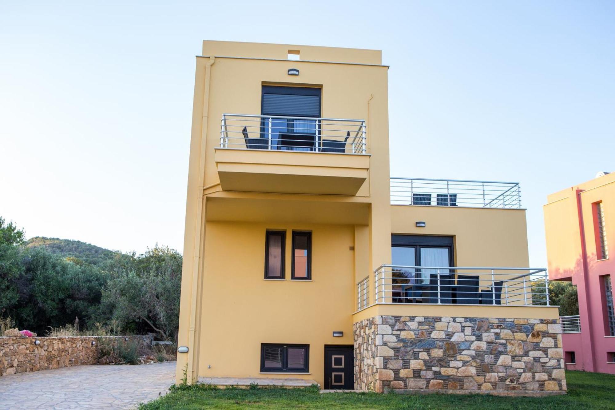 Blue Waves Luxury Suites By The Sea Plomari Exteriér fotografie
