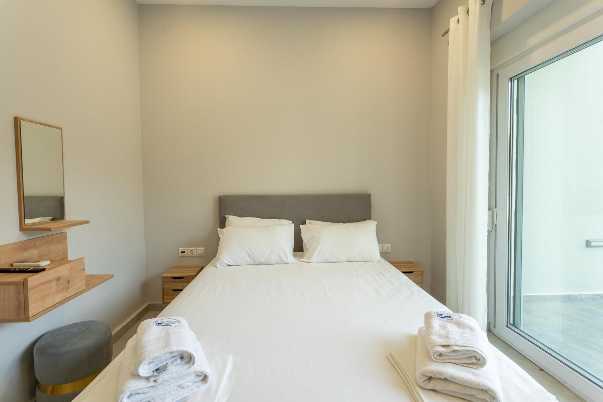 Blue Waves Luxury Suites By The Sea Plomari Exteriér fotografie