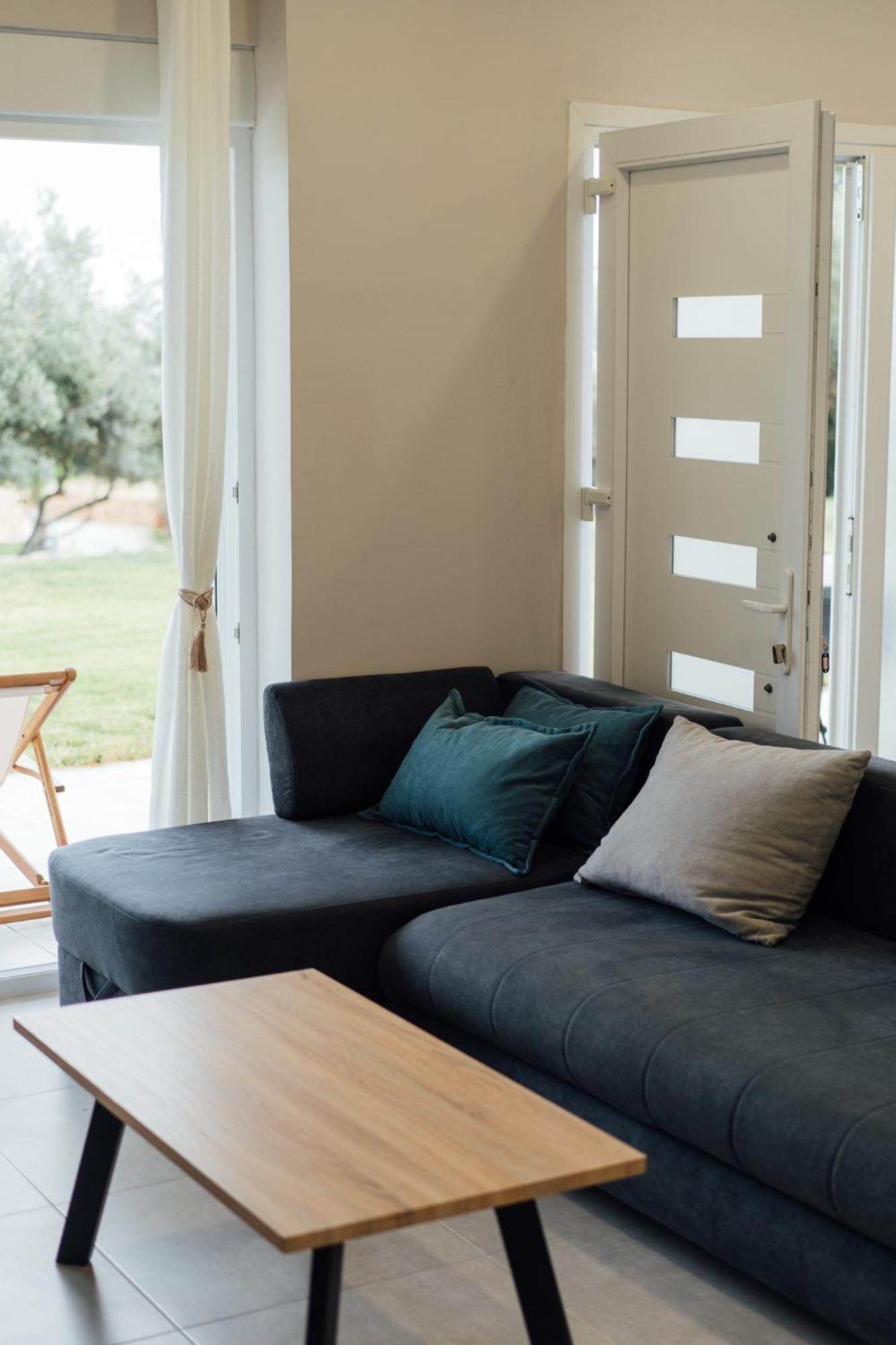 Blue Waves Luxury Suites By The Sea Plomari Exteriér fotografie