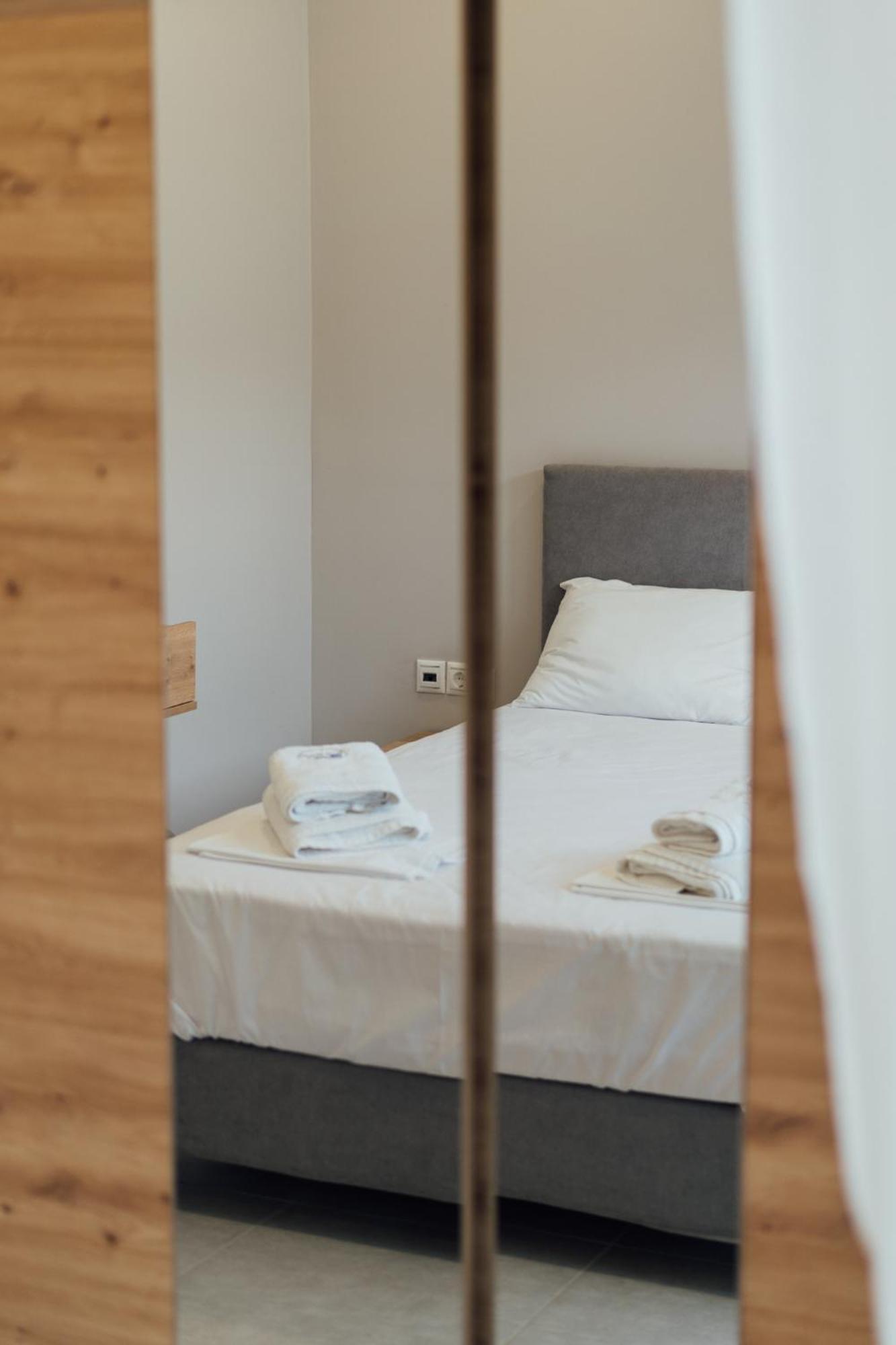 Blue Waves Luxury Suites By The Sea Plomari Exteriér fotografie