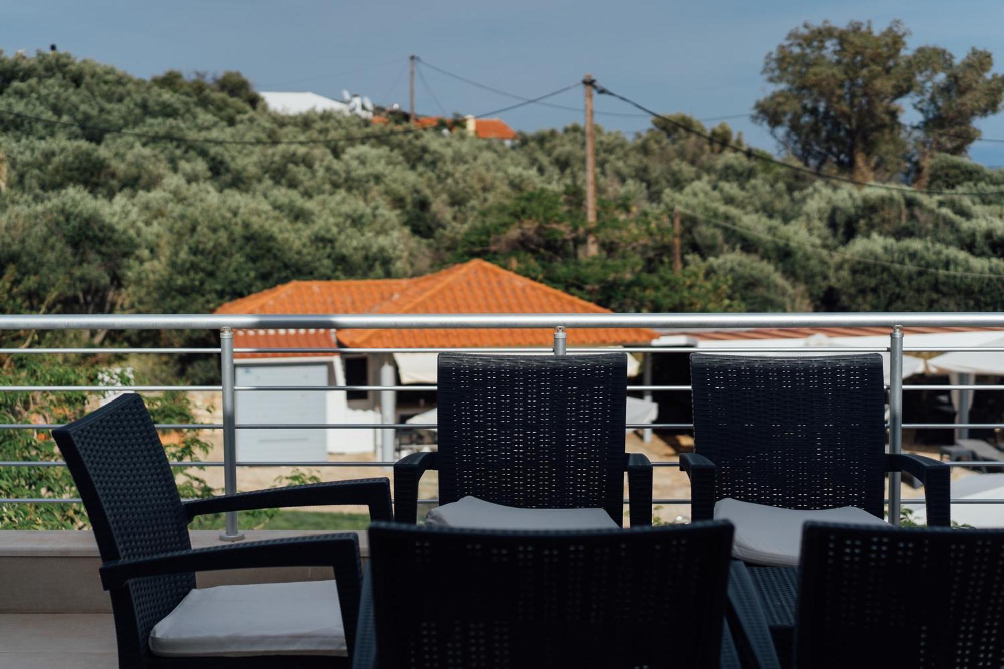 Blue Waves Luxury Suites By The Sea Plomari Exteriér fotografie