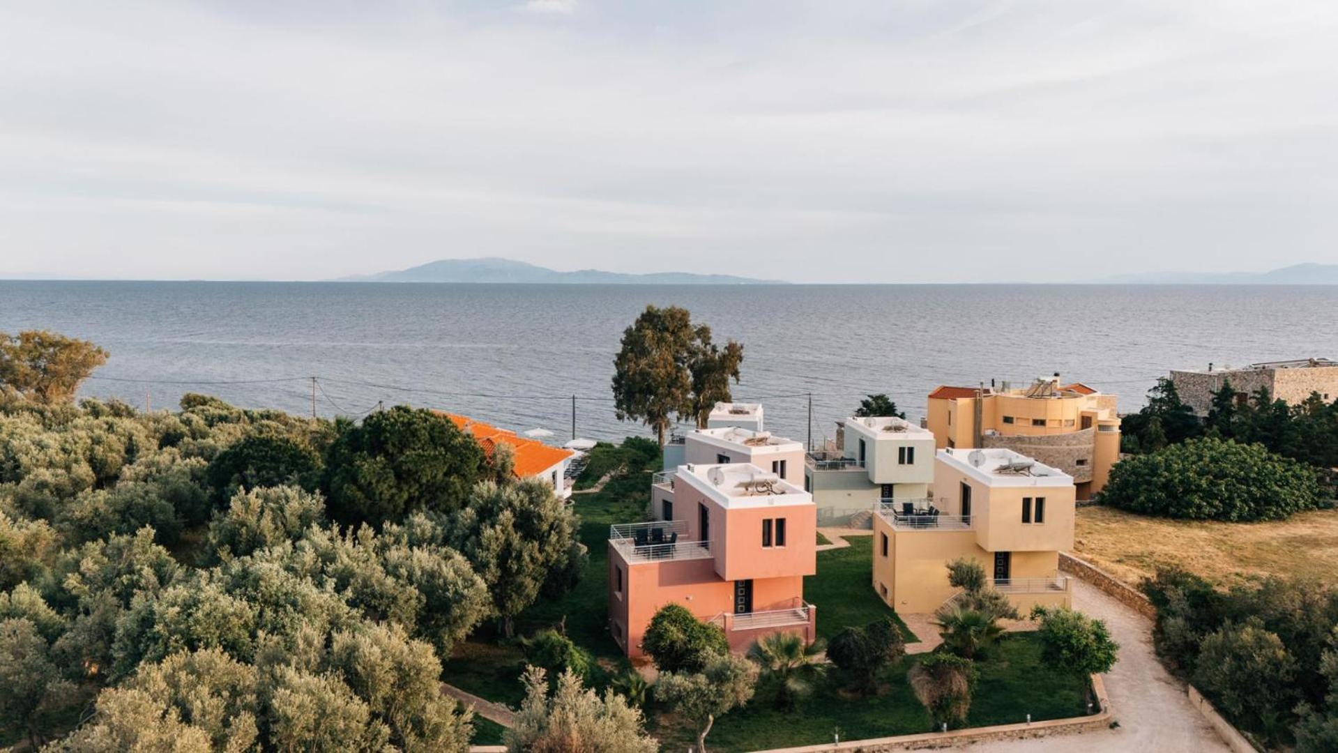 Blue Waves Luxury Suites By The Sea Plomari Exteriér fotografie