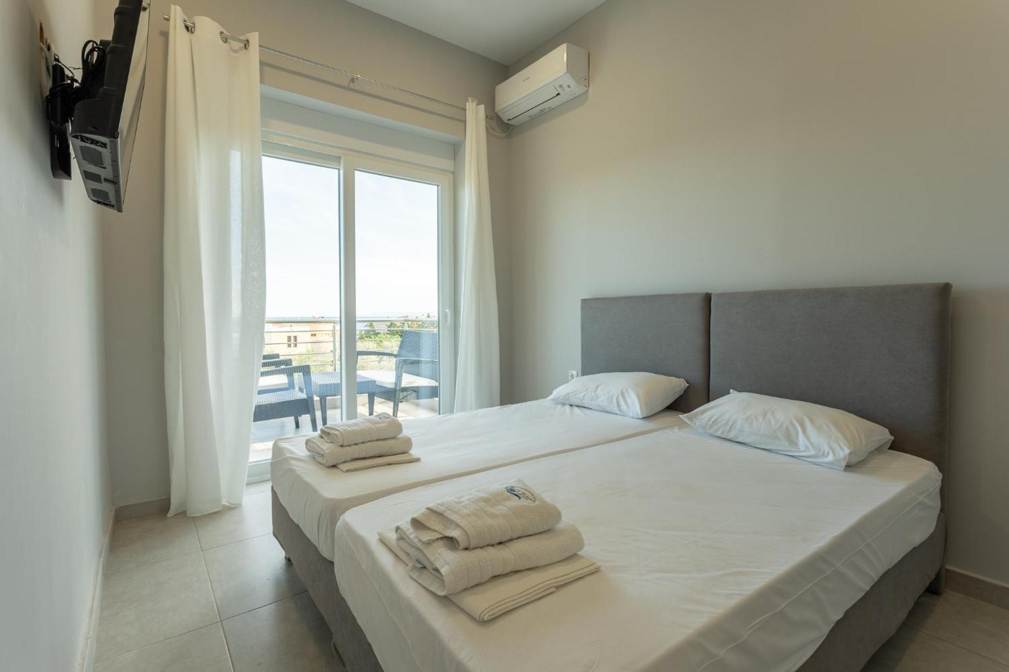 Blue Waves Luxury Suites By The Sea Plomari Exteriér fotografie